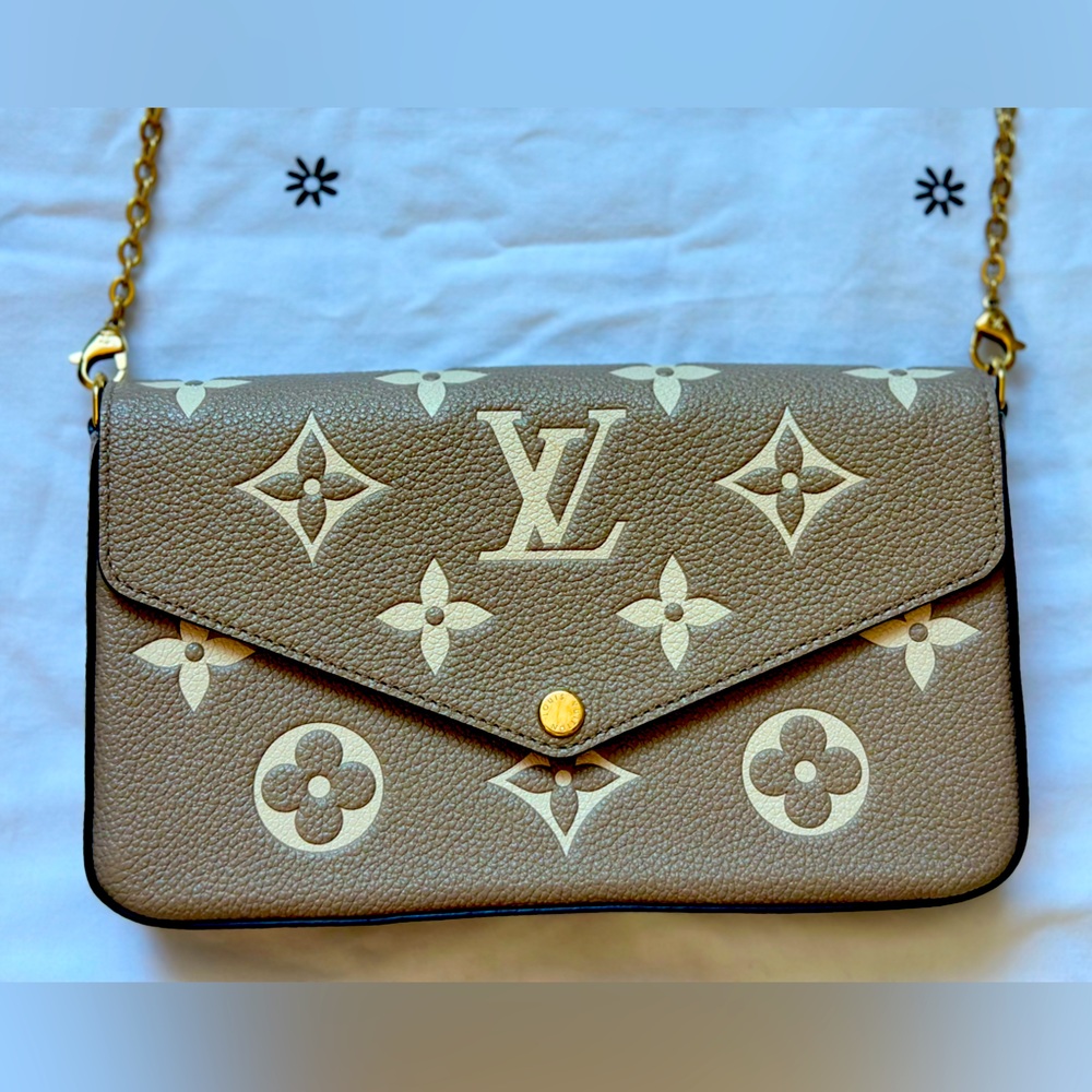 Felicia Pochette LOUIS VUITTON (in dove/cream)